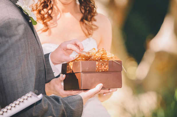 Как выбрать подарок на свадьбу