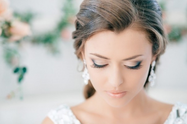 Идеальный образ невесты дополнят макияж и свадебные аксессуары
