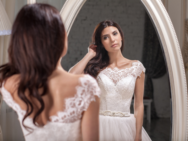 Идеальный образ невесты дополнят макияж и свадебные аксессуары
