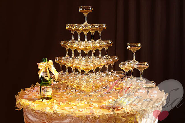 Пирамида из шампанского на любой праздник от «Лиги Шоу»